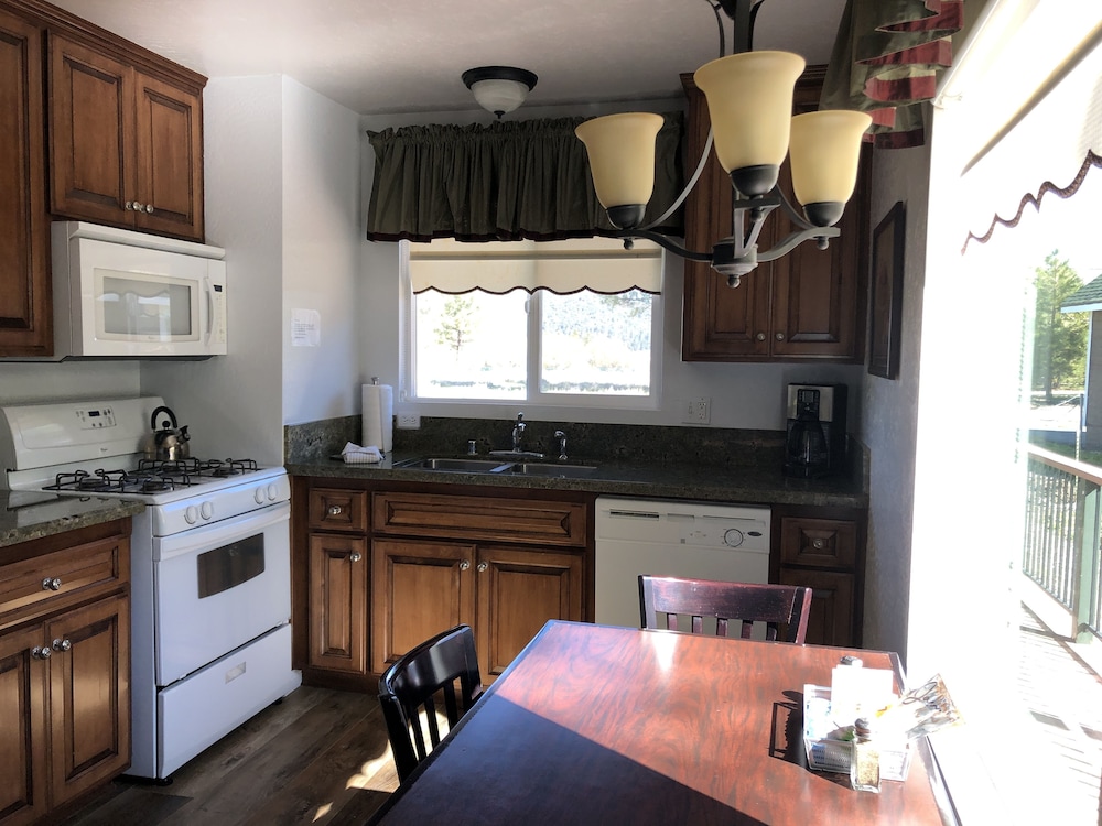 Deluxe Room, Multiple Beds, Lake View