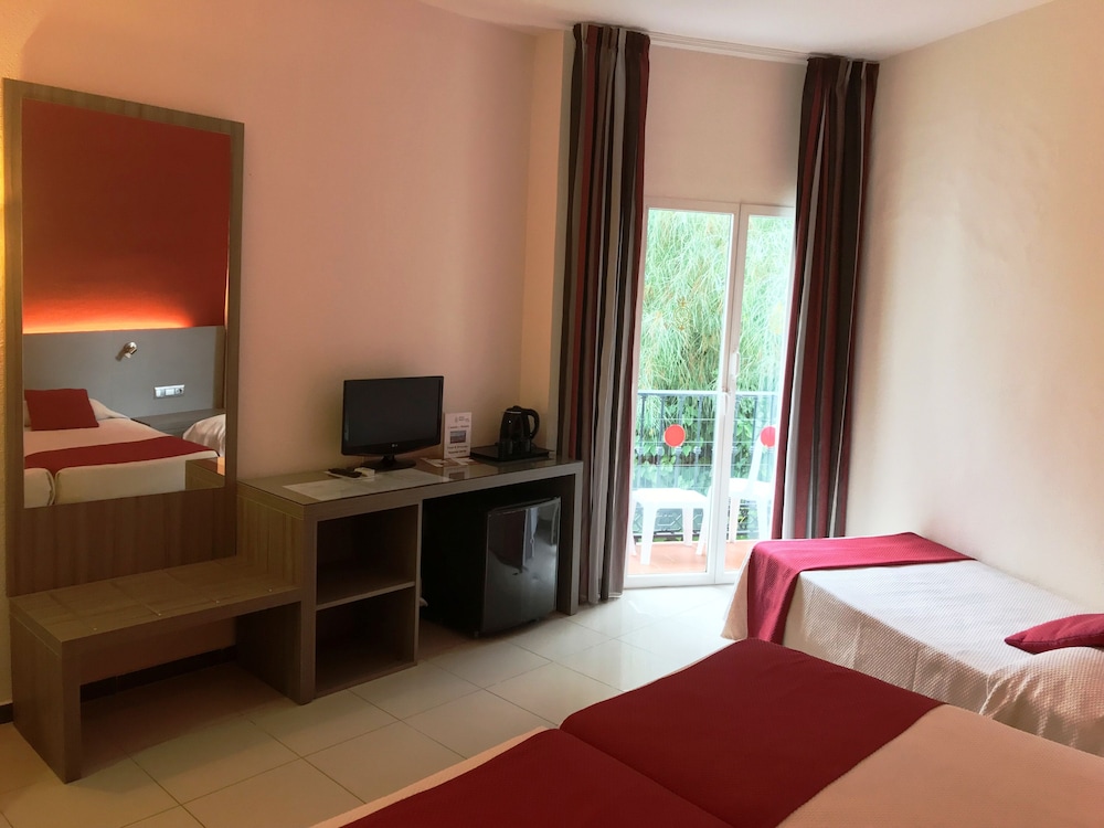Family Double Room (2 adults + 1 child) photo 2