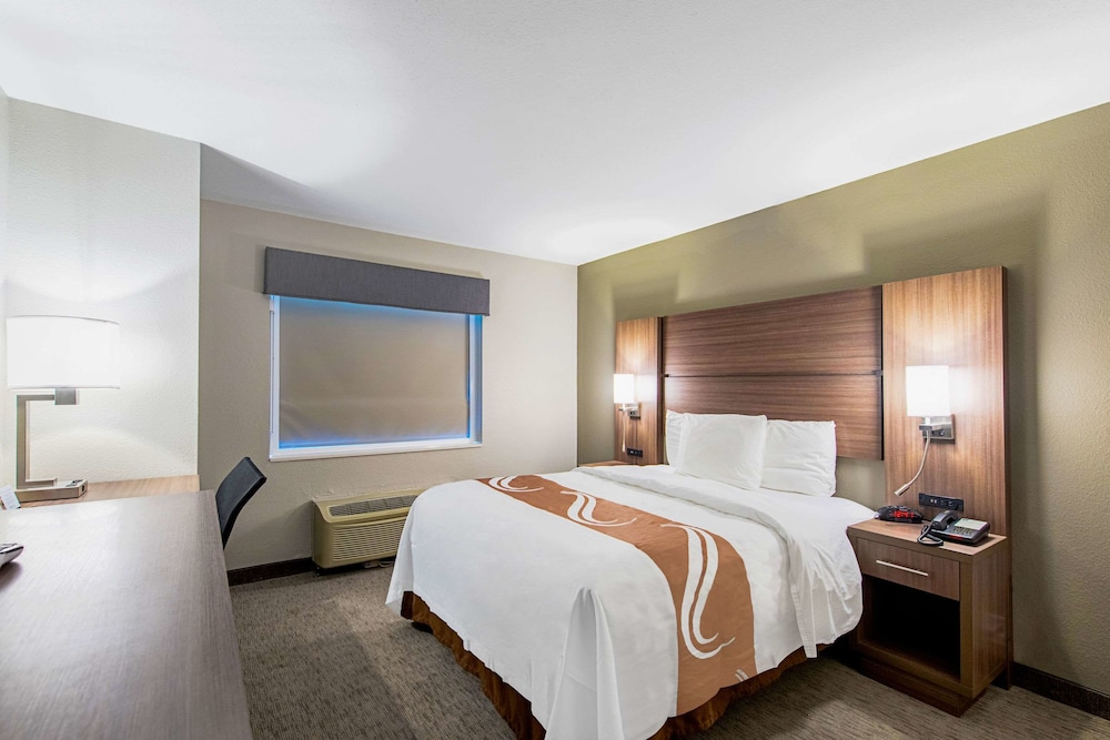 Room, 1 Queen Bed, Accessible, Non Smoking (Roll-In Shower) - Photo 2