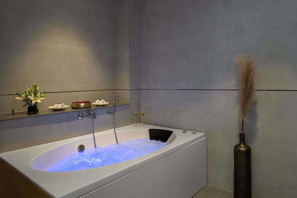 Executive Room - Photo 3