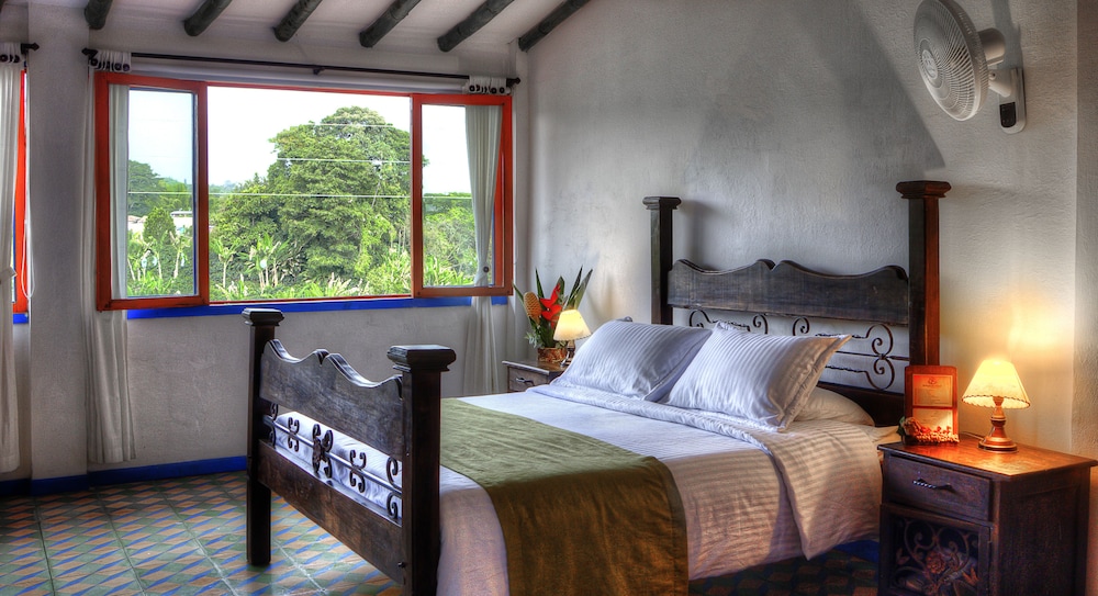 Traditional Room, 1 Queen Bed photo 3