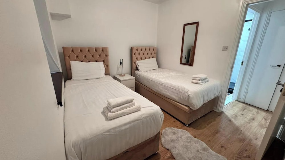 Basic Apartment, Multiple Beds