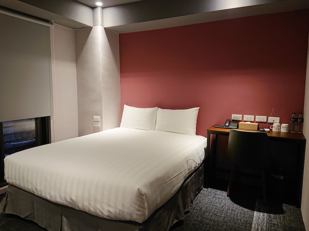Deluxe Room, Bathtub, City View photo 2