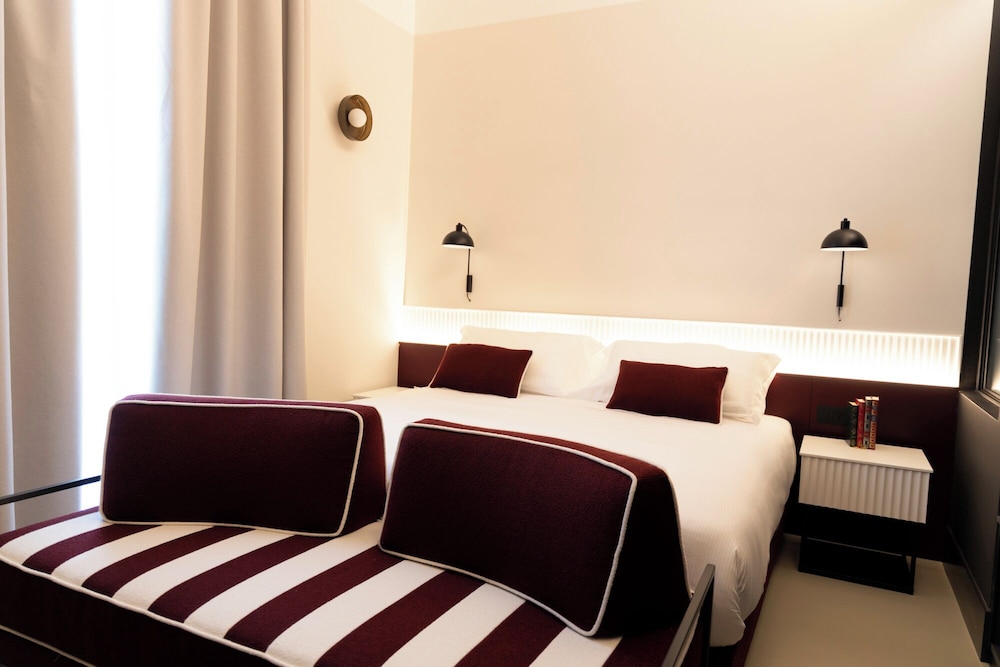 Classic Triple Room, City View