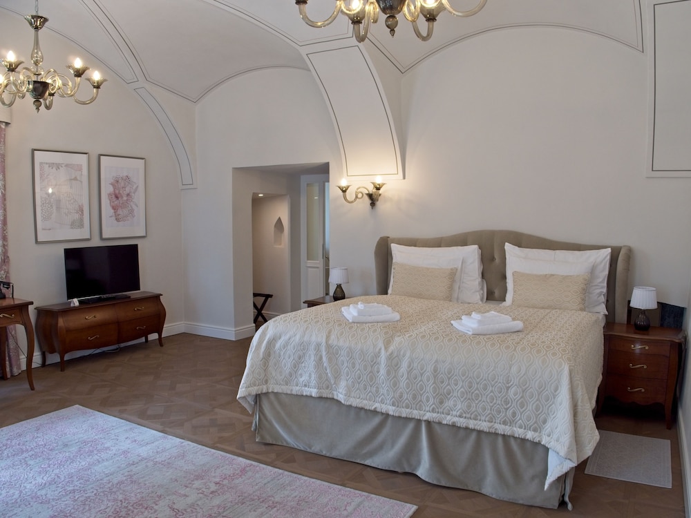 Suite (Grofski) photo 3