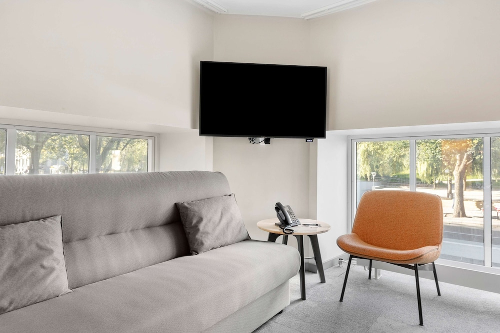 Superior Room, Multiple Beds, Non Smoking, No Windows - Photo 3