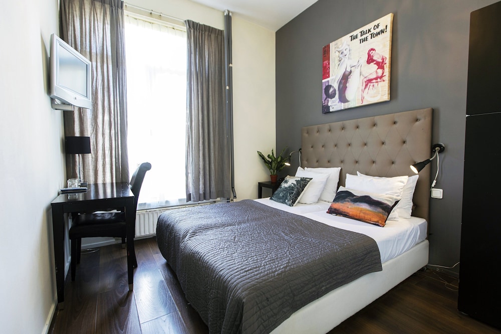 Basic Room, 2 Twin Beds, Shared Bathroom photo 3