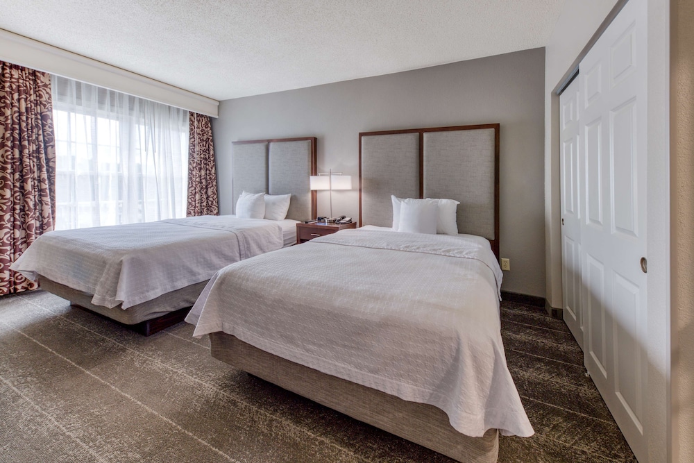 Premium Suite, 2 Queen Beds, Non Smoking (Accessible Tub) photo 2