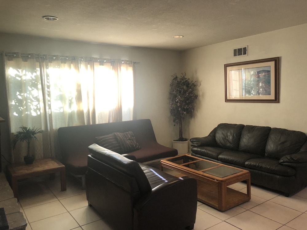 House, 3 Bedrooms, Patio photo 3
