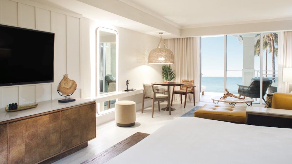Premier Oceanfront King Suite - Photo 2