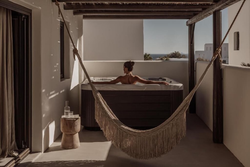 Deluxe Double with Outdoor Whirlpool