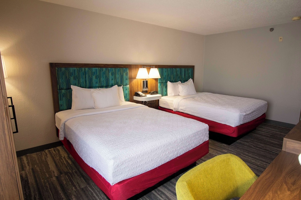 Two Double Beds Accessible - Photo 6