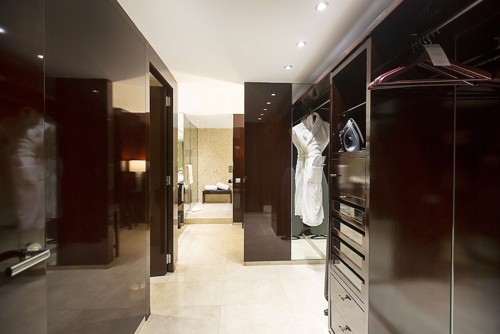 Executive Suite (Regency)