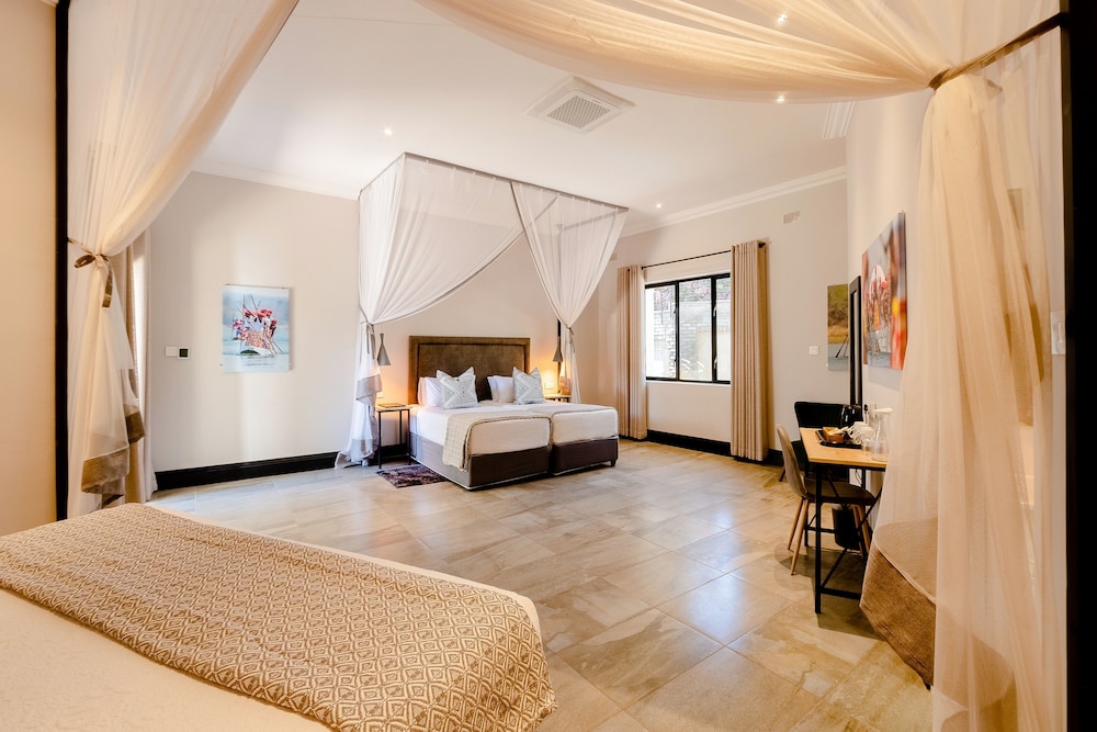 Superior Triple Room photo 2
