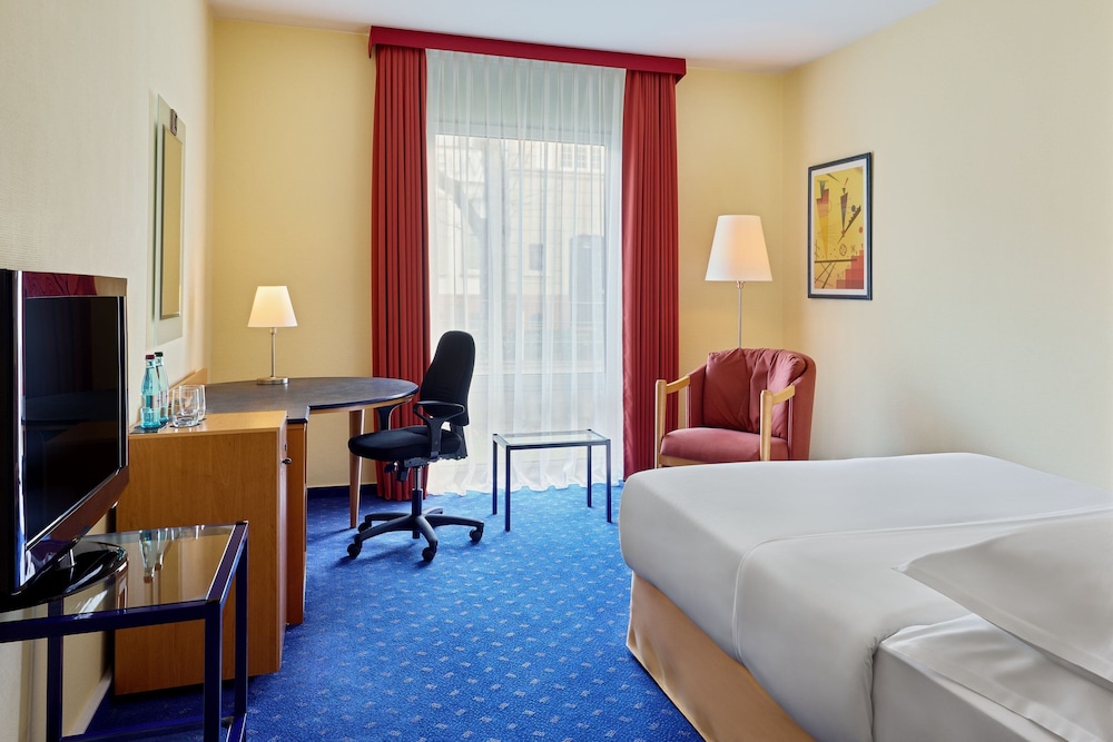 Classic Room, 1 Queen Bed thumbnail 5