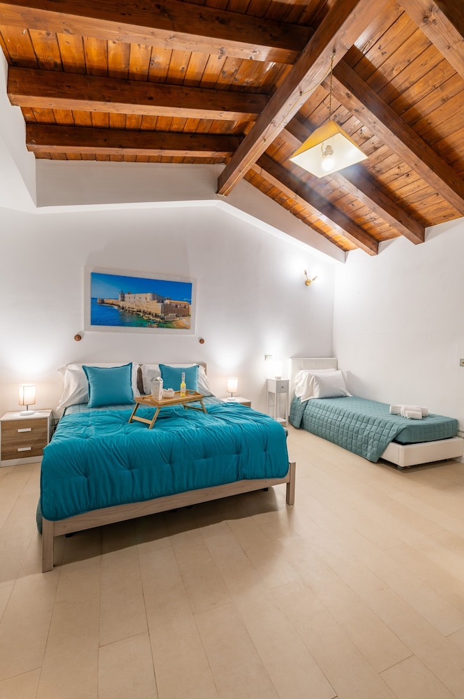 Romantic Triple Room, Ensuite photo 1