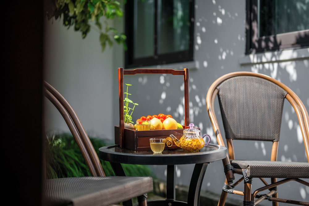 Standard Suite, Courtyard View