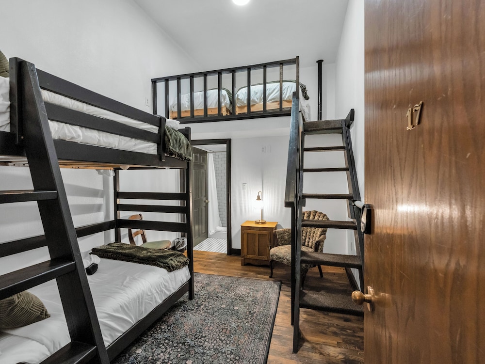 Room 17, The Little Loft, A Bunkbed and Two Twins photo 1