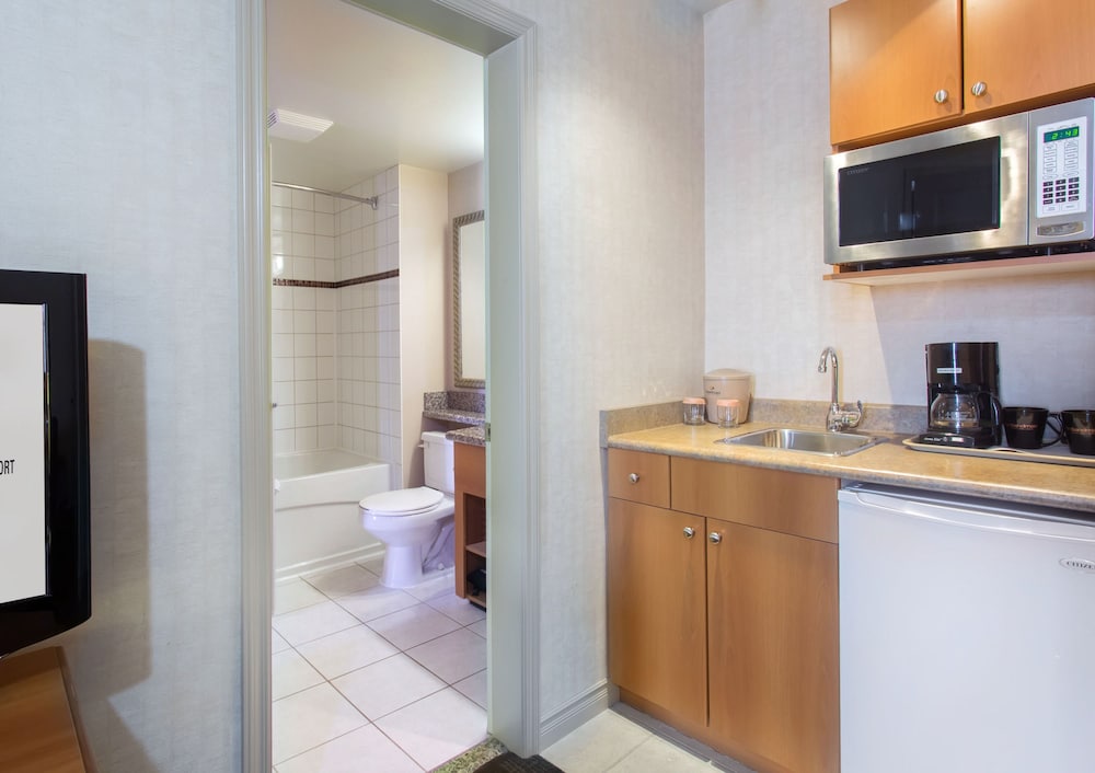 Grand Suite, 1 King Bed, Kitchenette - Photo 2