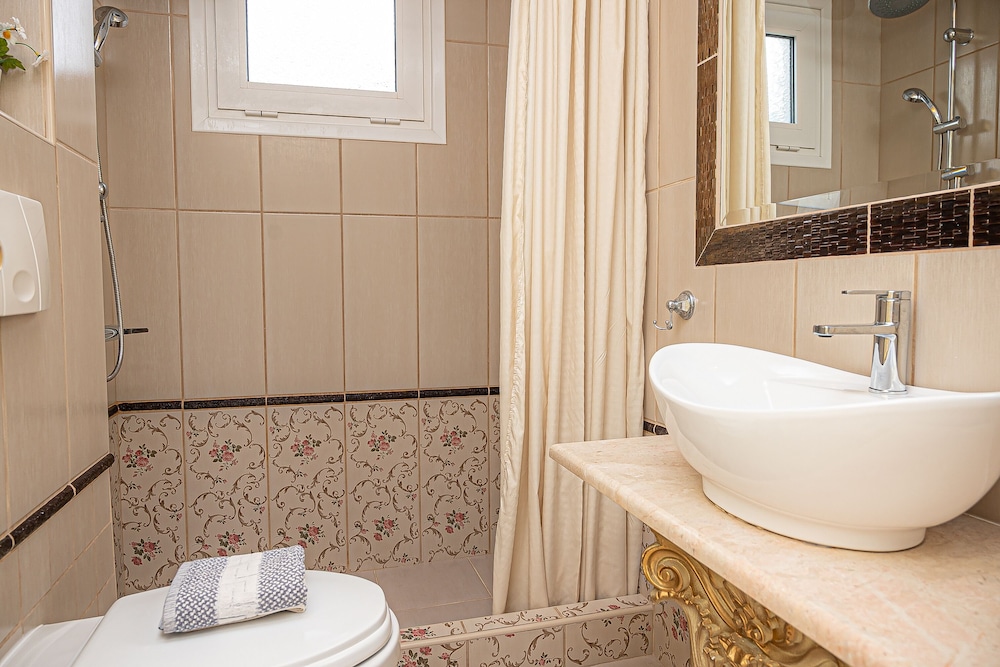 Classic Triple Room, 1 Bedroom photo 2