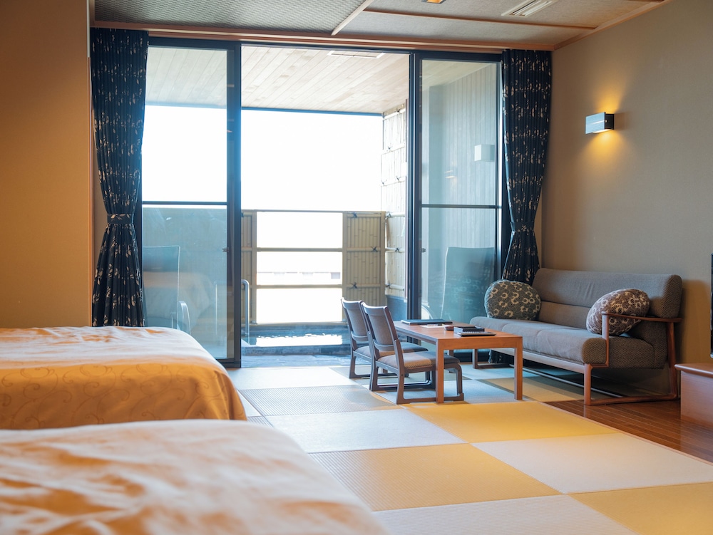 Japanese Western Style Room with Open-air bath - Photo 8