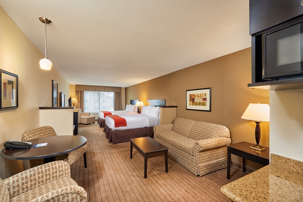 Suite, 2 Queen Beds, Accessible (Mobility Tub) - Photo 1