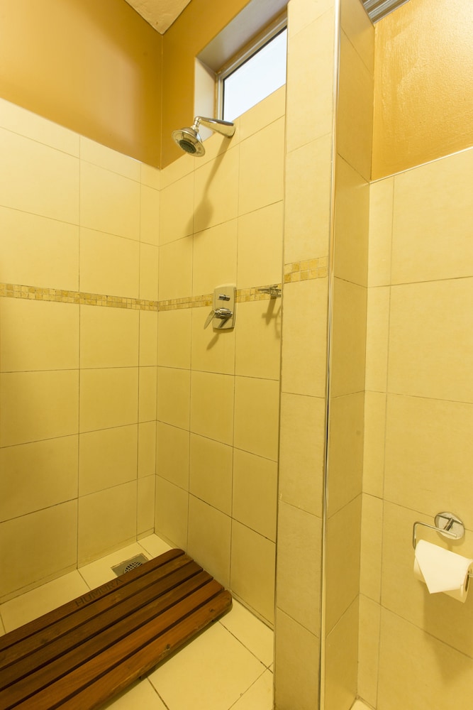 Deluxe Room - Photo 7