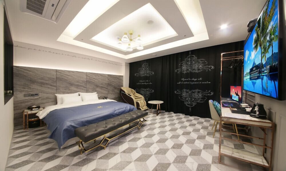 Deluxe Double Room - Photo 8