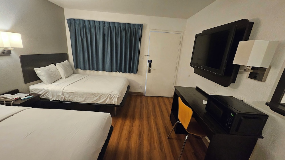 Standard Room, 2 Double Beds, Non Smoking photo 2