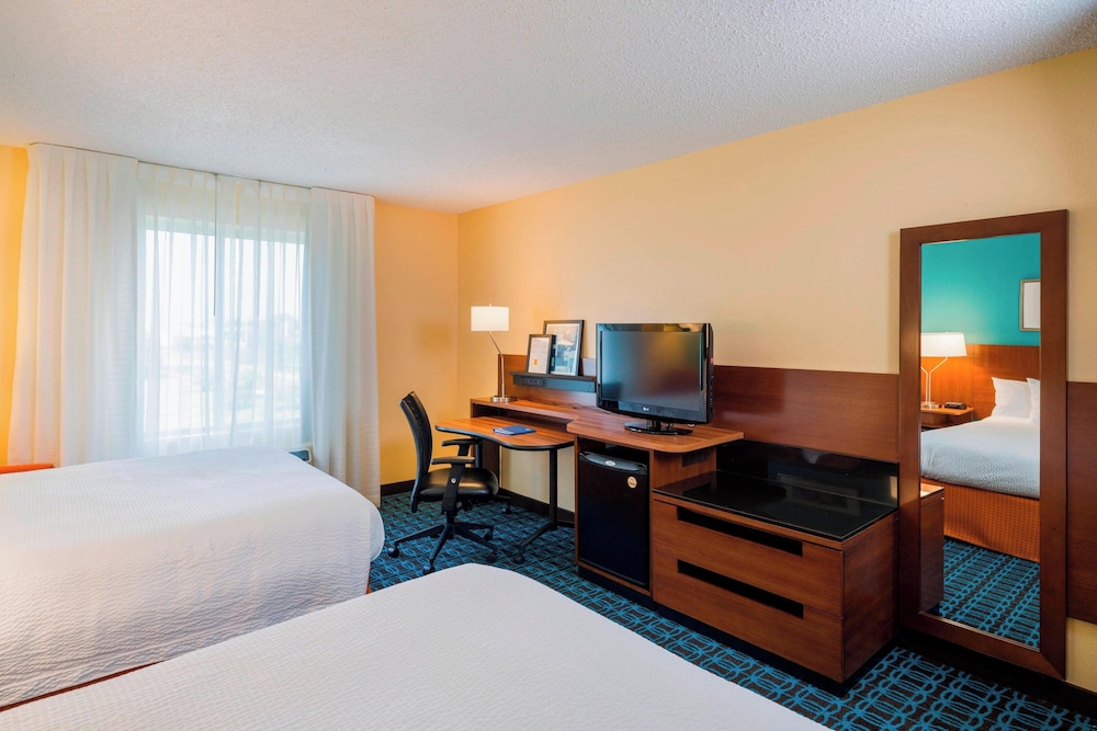 Room, 2 Queen Beds (Hearing Accessible) - Photo 5