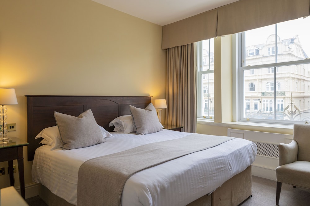 Family Room, Multiple Beds, City View photo 1