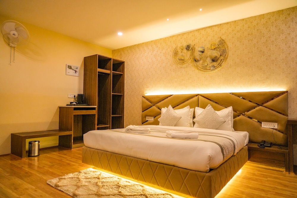 Premium Room - Photo 18