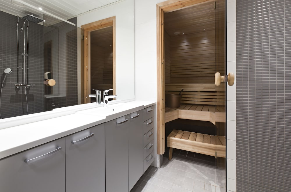 Japanese Style Room, Shared Bathroom, Corner - Photo 13