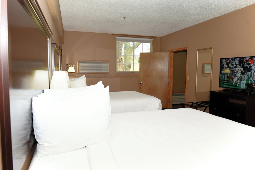 Suite, 2 Queen Beds with Sofa, Non Smoking photo 3