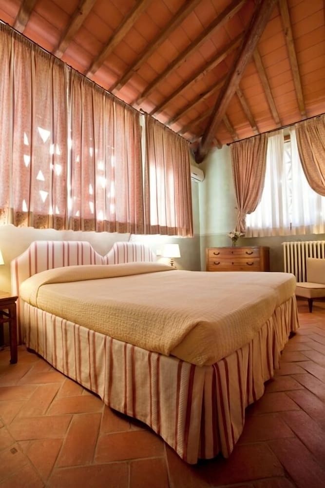 Superior Room, 1 King Bed photo 2