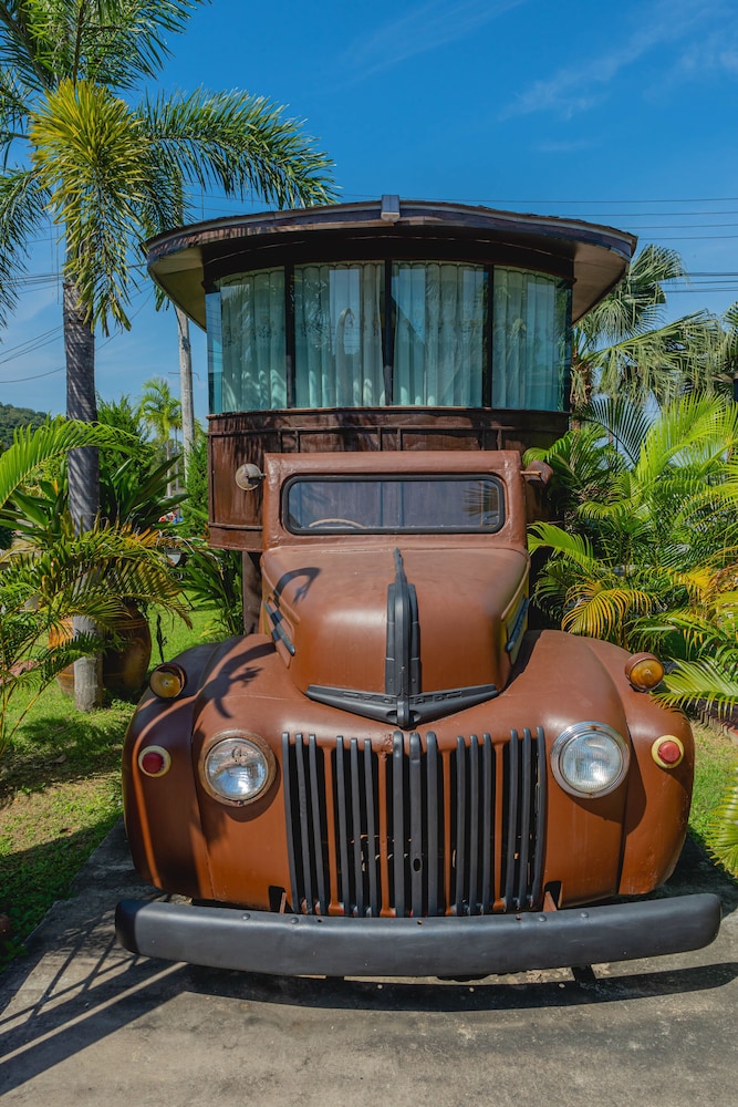 Classic Home - Photo 17