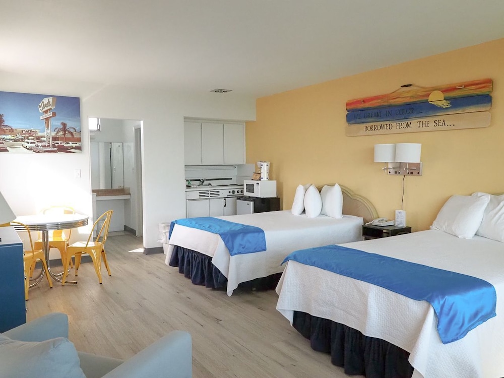 Classic Studio, 2 Double Beds, Partial Ocean View photo 1