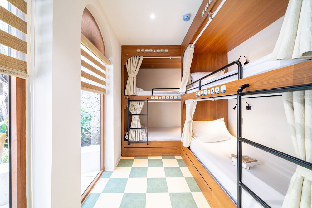 Superior Shared Dormitory, Mixed Dorm