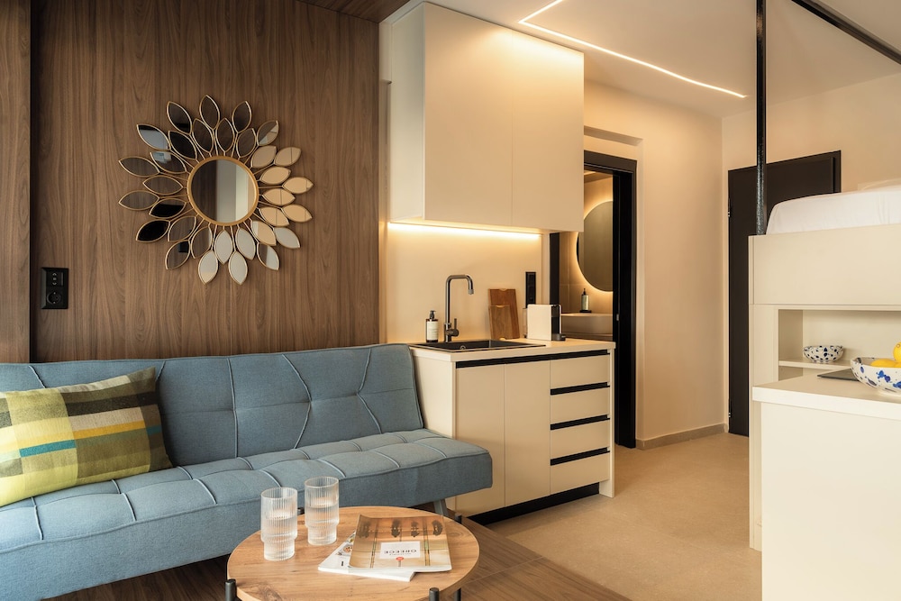 Studio, 1 Queen Bed with Sofa bed