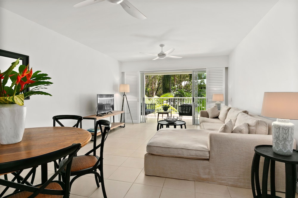 Serenity Poolview 3 Bedroom with lift access