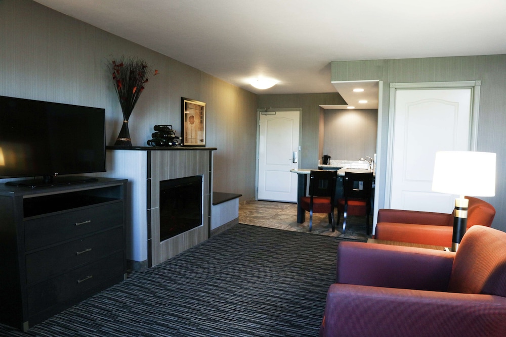 Suite, 1 King Bed, Accessible, Non Smoking - Photo 2