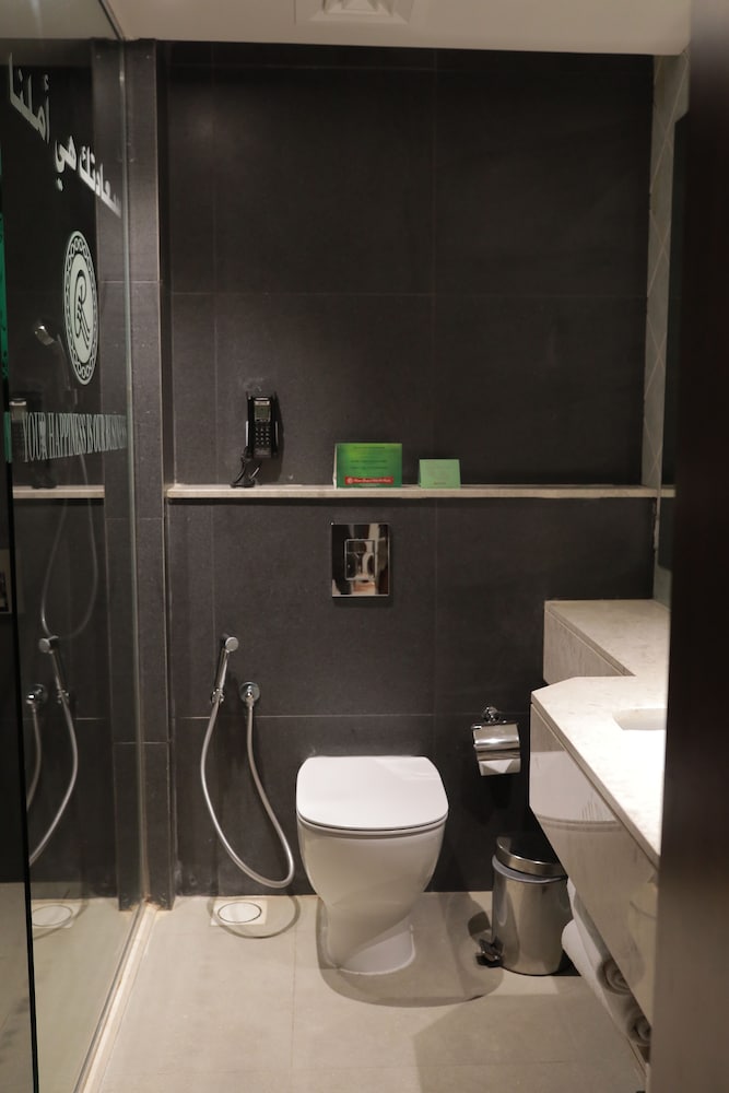 Suite, 2 Bedrooms - Photo 12