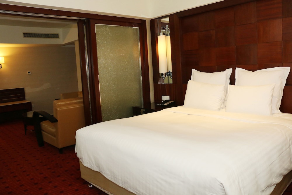 Business Suite - Photo 3