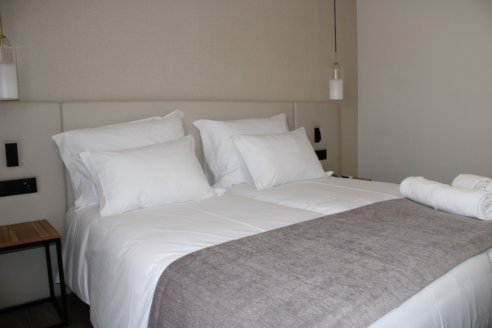 Standard Double Room Single Use - Photo 5
