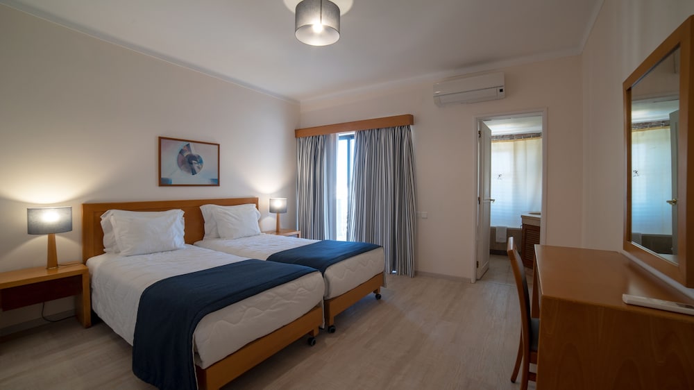 Family Apartment, 2 Bedrooms, Pool View - Photo 1