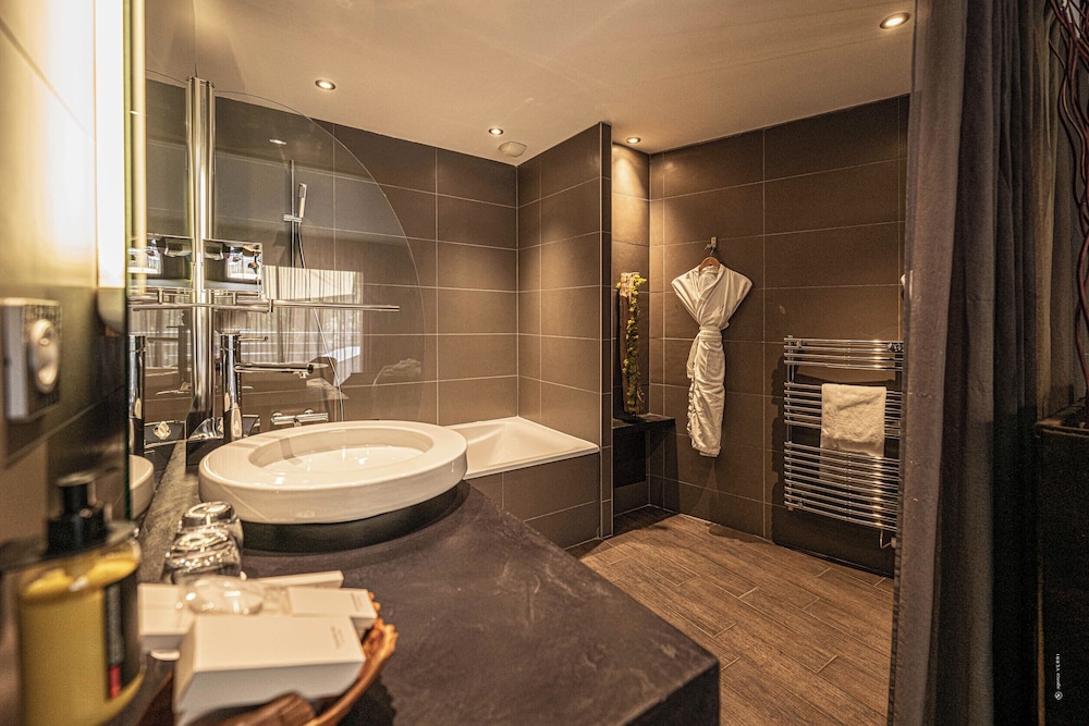 Junior Double or Twin Room, Non Smoking, Bathtub photo 2