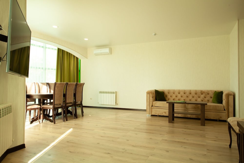 Suite, 1 Bedroom, Balcony photo 2