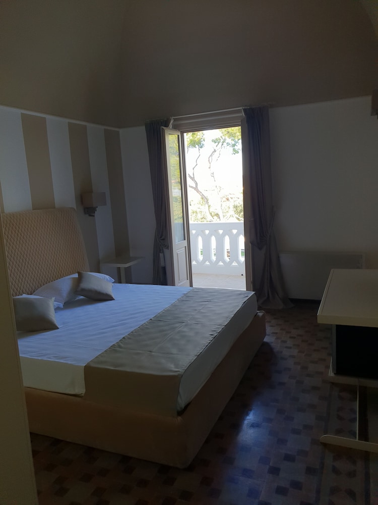 Junior Double Room, Balcony, Garden View photo 2