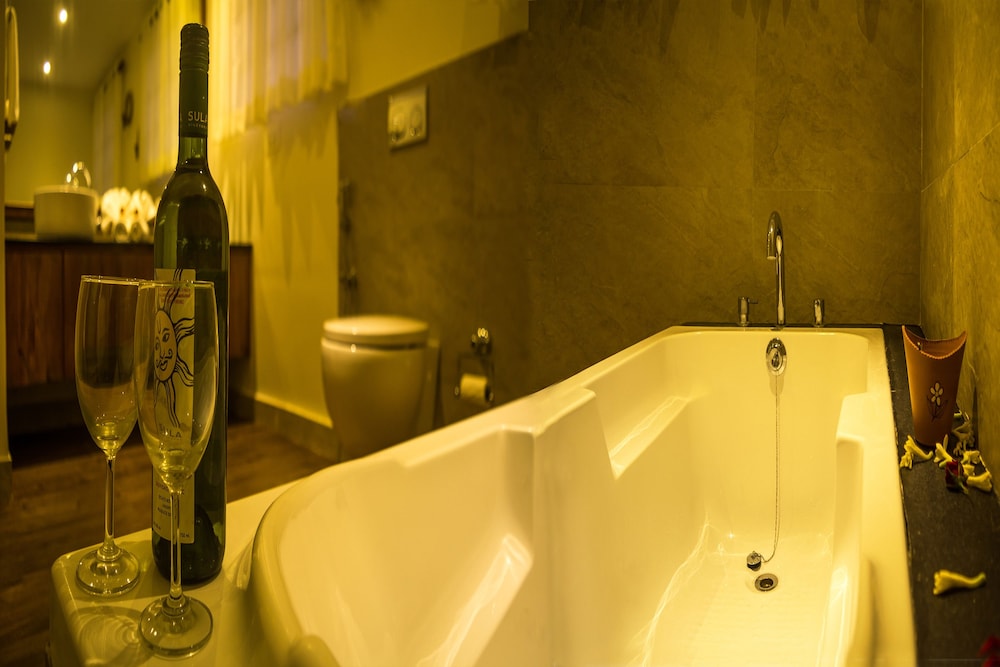 Valley Facing Suite with Bathtub - Photo 8