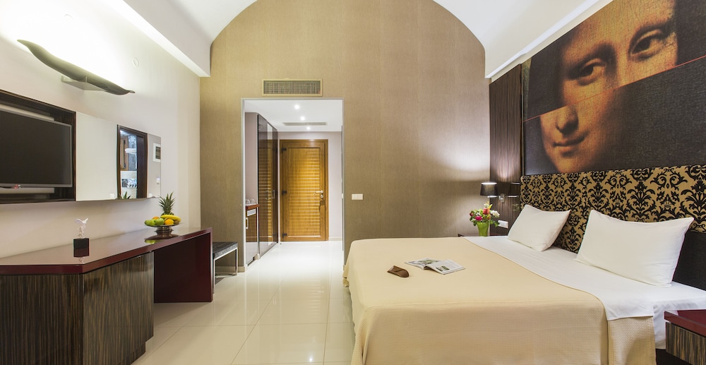 Deluxe Double Room, Partial Sea View - Photo 3